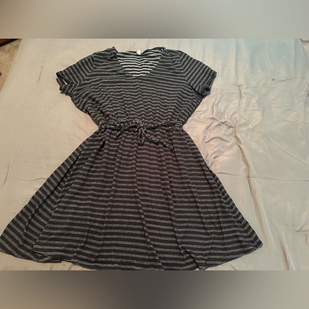 Old navy dress size xxl. Black and grey only worn once smoke free home